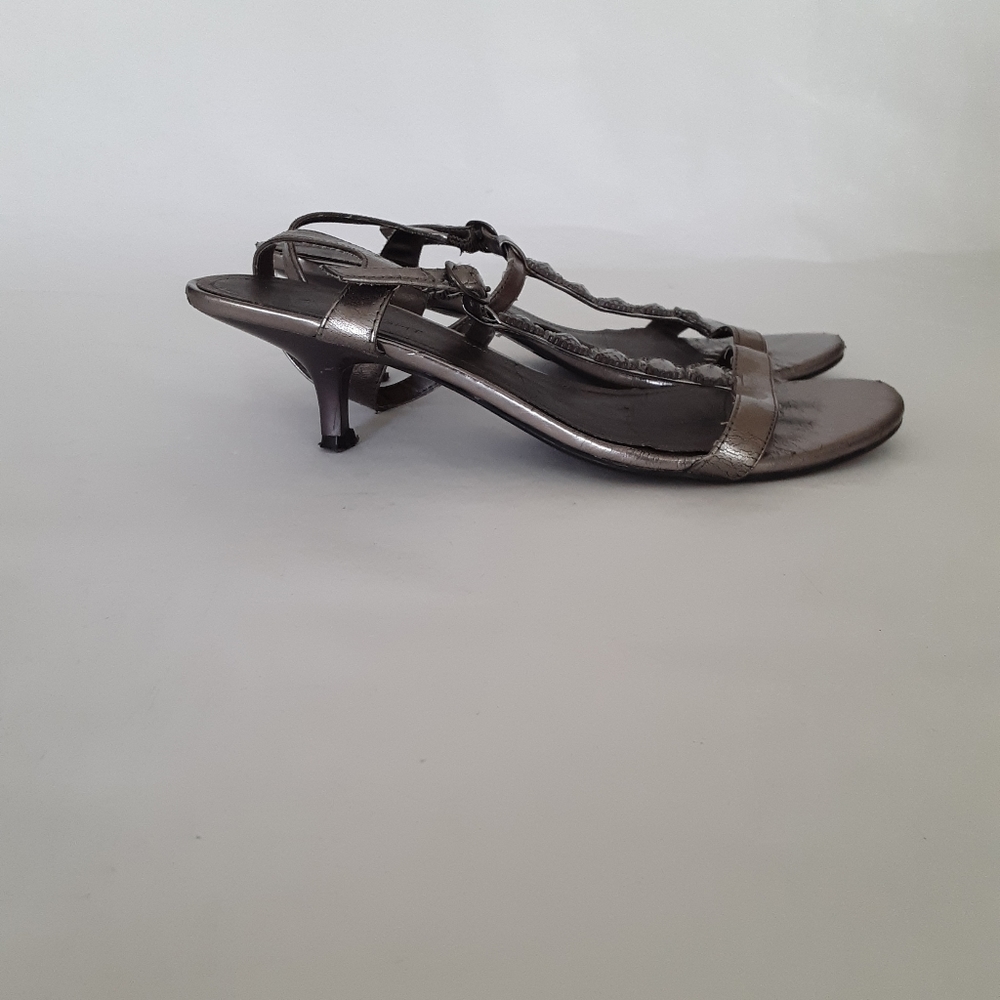 Heels - Picture 2 of 6